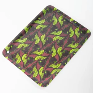 Bandeja decorativa con estampado africano de hojas en tonos granate y lima. Decoración étnica y con valores.