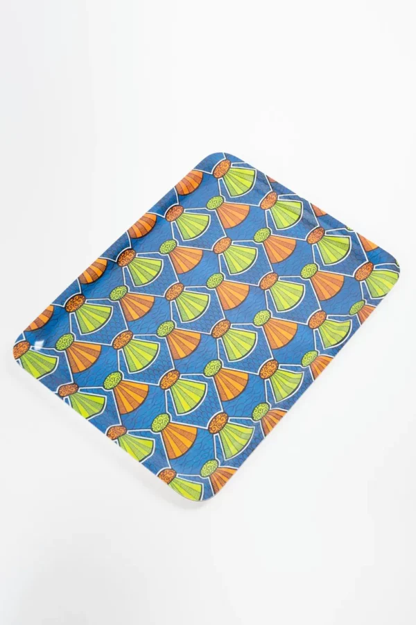 Bandeja estampado africano en tonos azul, naranja y lima. Piezas exclusivas. Decoración con alma y conciencia.