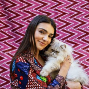 Chaqueta estampado africano de patrones geométricos y corazones. Prenda única de wax tejida a mano con alma.