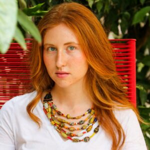 Collar africano multicolor hecho a mano. Joyas únicas, atemporales, solidarias y con profundo valor cultural.