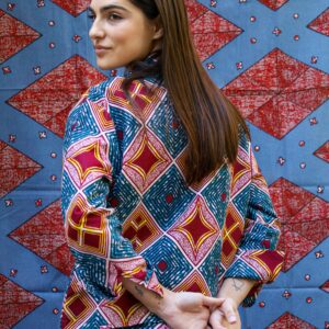 Falda con estampado africano geométrico, hecha a mano. Tradición y estilo en una prenda exclusiva y con alma.​