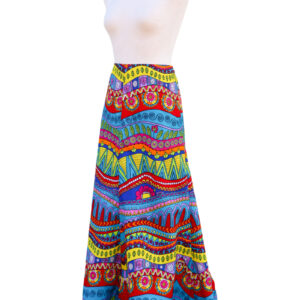 Falda larga con estampado africano multicolor. Tejida a mano. Prenda única y atemporal con tradición y diseño.