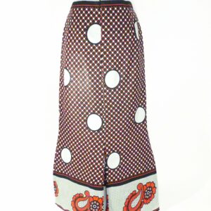 Falda larga africana con estampado de puntos en blanco, negro y burdeos. Prenda étnica hecha a mano con alma.
