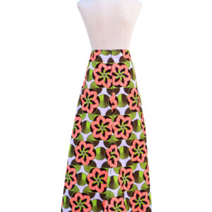 Falda larga de estampado africano de flores en tonos lima y salmón. Hecha a mano. Moda solidaria y exclusiva.
