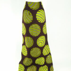 Falda larga africana estampada con círculos en tonos lima y fondo granate. Hecha a mano. Moda étnica y ética.