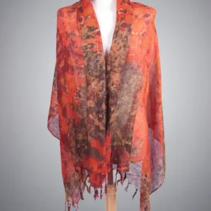 Fular africano en tonos cálidos confeccionado a mano. Complemento de moda ético y exclusivo con diseño y alma.