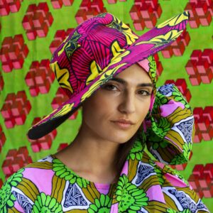 Pamela estampada africana de wax hecha a mano. Moda solidaria realizada con tejido étnico y diseño exclusivo.