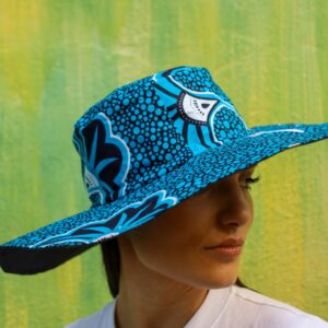 Pamela con estampado africano de tejido wax hecha a mano. Llena de vida tu armario con moda ética y exclusiva.