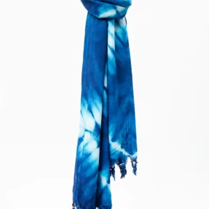 Pareo estampado africano con flecos adornados con cuentas. Accesorio étnico hecho a mano y con impacto social.