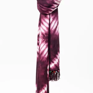 Pareo estampado africano fucsia con flecos adornados con cuentas. Complemento étnico exclusivo y hecho a mano.