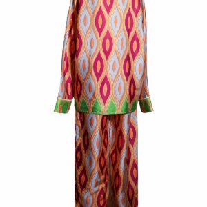 Pijama de mujer cómodo con corte holgado, fabricado a mano, con estampado étnico africano y fines solidarios.