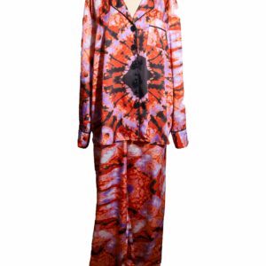 Pijama hecho a mano estampado de tela africana y producción limitada. Apoya a mujeres artesanas adquiriéndolo.