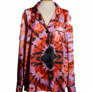 Pijama hecho a mano estampado de tela africana y producción limitada. Apoya a mujeres artesanas adquiriéndolo.