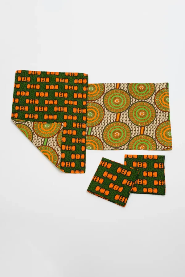 Set de salvamanteles y servilletas reversible con print africano. Decoración étnica con alma, ética y color.