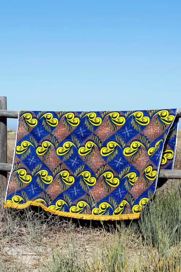 Toalla con estampado de inspiración africana. Accesorios étnicos hechos a mano que unen estilo y solidaridad.