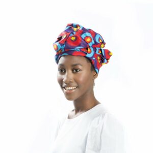 Turbante estampado africano azul, morado y rojo tejido a mano. Complemento étnico que conjuga estilo y alma.