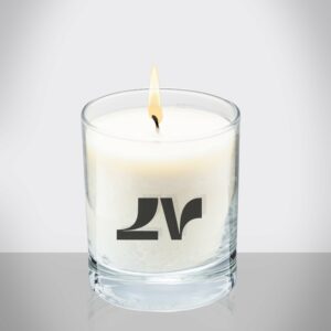 Vela de cera vegetal con toques cítricos y canela. Fusión de África y el Mediterráneo. Decoración con valores.