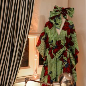 Vestido TOT HOM Amy con estampado africano de flores rojo y lima. Edición limitada. Moda étnica con valores.