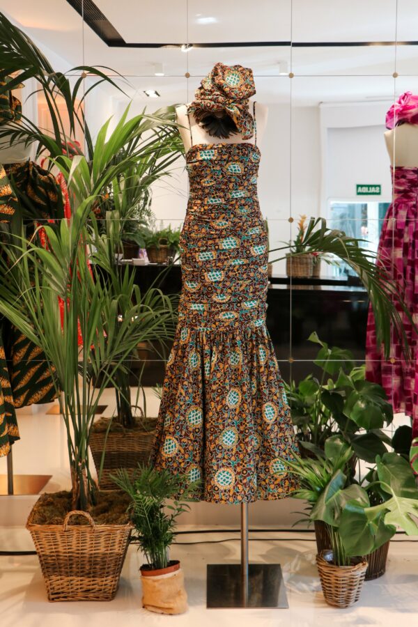 Vestido TOT HOM Bigue con estampado africano exclusivo. Edición limitada. Moda étnica artesanal con valores.