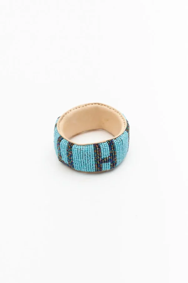 Pulsera africana de cuentas azul y tornasol artesanal. Complemento hecho a mano con diseño étnico y valores.
