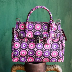 Bolso retro con estampado africano de círculos. Hecho a mano. Viste accesorios exclusivos y moda consciente.