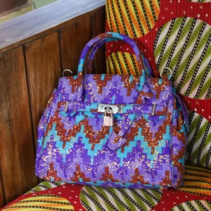 Bolso artesanal estampado africano y tejido a mano con amor. Moda inclusiva, exclusiva y con identidad propia.